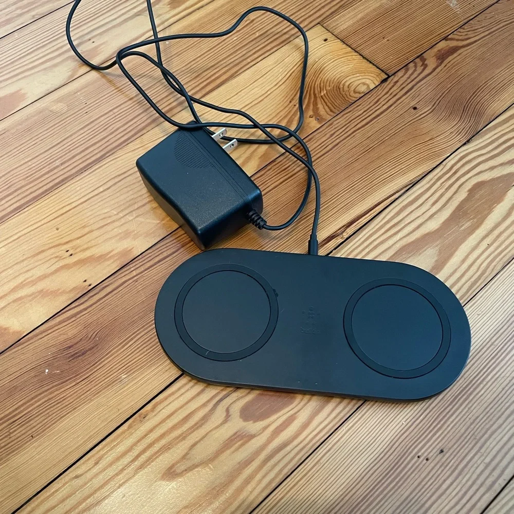 belkin Black Dual Wireless Charging Pad with Power Adapter